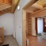 Medvedi Dvor 펜션 벨카 롬니차