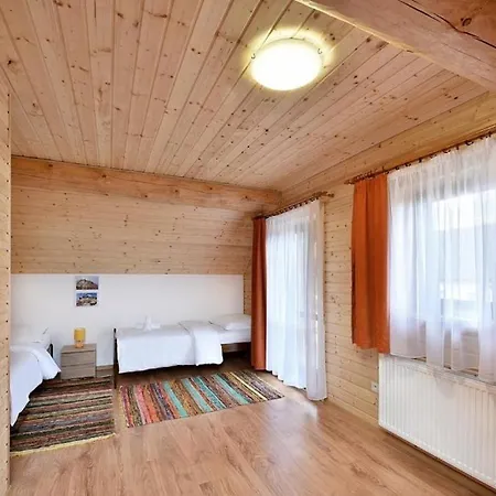 Medvedi Dvor Vel'ka Lomnica